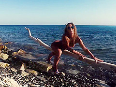 Russian Girl Sasha Bikeyeva – &nbsp Stunning nudist teases on camera, gets fucked and sucks a tourist on the beach